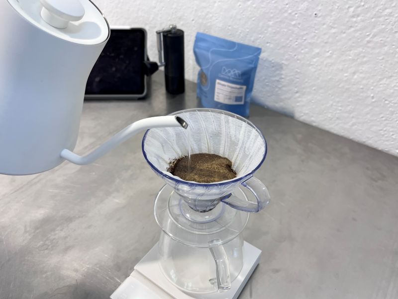 segundo_vertido_de_agua_en_la_v60